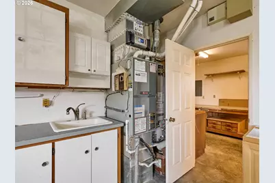 2015 Camellia Way, Woodburn, OR 97071 - Photo 25