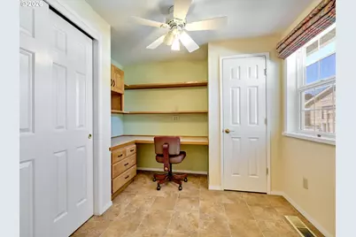 2015 Camellia Way, Woodburn, OR 97071 - Photo 11