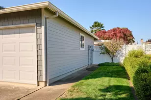 2015 Camellia Way, Woodburn, OR 97071 - Photo 41