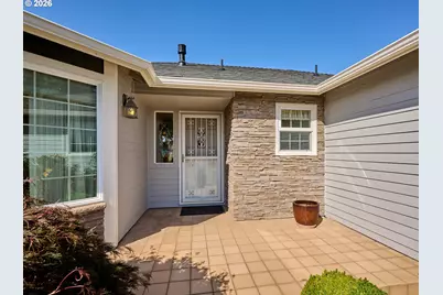 2015 Camellia Way, Woodburn, OR 97071 - Photo 3