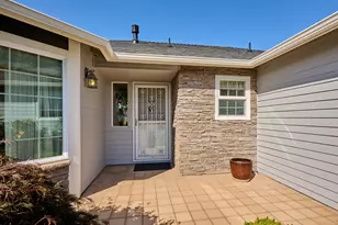 2015 Camellia Way, Woodburn, OR 97071 - Photo 3