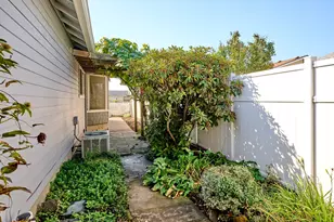 2015 Camellia Way, Woodburn, OR 97071 - Photo 37