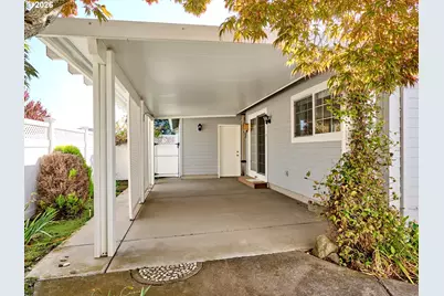 2015 Camellia Way, Woodburn, OR 97071 - Photo 39