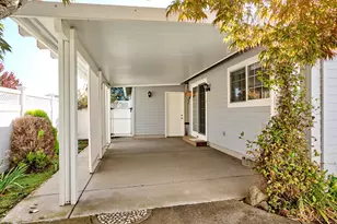 2015 Camellia Way, Woodburn, OR 97071 - Photo 39