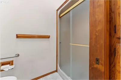 17501 NE Clackamas St, Portland, OR 97230 - Photo 19