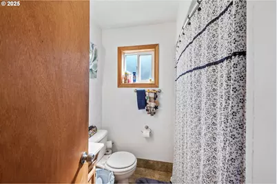 805 C St, Myrtle Point, OR 97458 - Photo 11