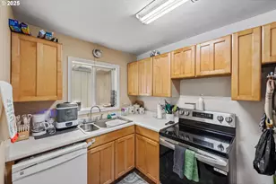 805 C St, Myrtle Point, OR 97458 - Photo 19