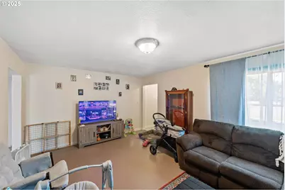 805 C St, Myrtle Point, OR 97458 - Photo 15