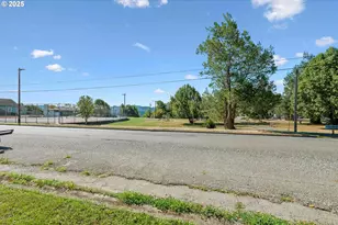 805 C St, Myrtle Point, OR 97458 - Photo 29