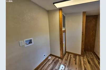 591 SE Carrol St, Winston, OR 97496 - Photo 19