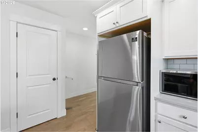 10045 SE Clinton St, Portland, OR 97266 - Photo 11