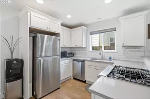 10045 SE Clinton St, Portland, OR 97266 - Photo 9