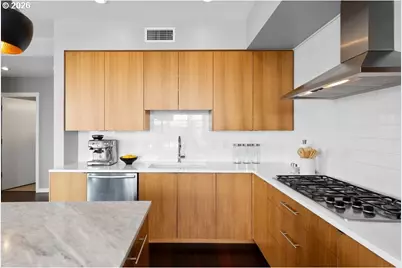 1920 S River Dr #E902, Portland, OR 97201 - Photo 19