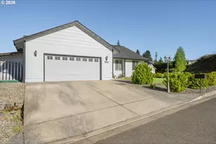101 Pleasant View Loop, Roseburg, OR 97471 - Photo 3