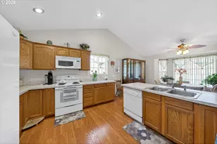 101 Pleasant View Loop, Roseburg, OR 97471 - Photo 13