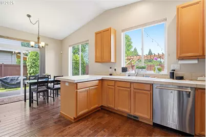10140 SW Molly Ct, Portland, OR 97223 - Photo 5