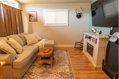 509 NW Elwood Dr, Winston, OR 97496 - Photo 5