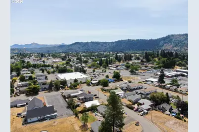 509 NW Elwood Dr, Winston, OR 97496 - Photo 31