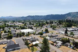 509 NW Elwood Dr, Winston, OR 97496 - Photo 31