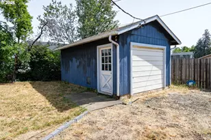 509 NW Elwood Dr, Winston, OR 97496 - Photo 23