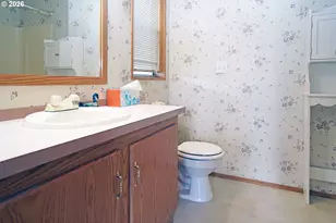 1709 NE 78th St, Vancouver, WA 98665 - Photo 9
