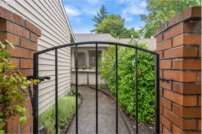 15715 SW Oakhill Ln, Portland, OR 97224 - Photo 3