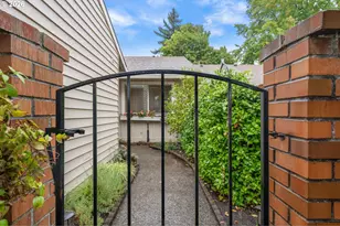 15715 SW Oakhill Ln, Portland, OR 97224 - Photo 3
