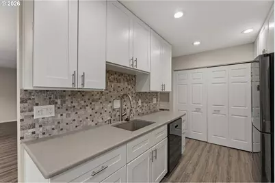 15715 SW Oakhill Ln, Portland, OR 97224 - Photo 17