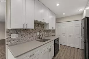 15715 SW Oakhill Ln, Portland, OR 97224 - Photo 17