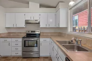 10844 SW 61st Ave, Portland, OR 97219 - Photo 9
