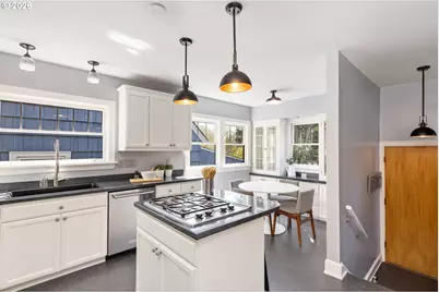 3826 NE Couch St, Portland, OR 97232 - Photo 11