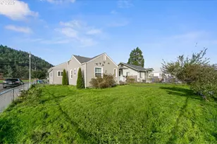 1289 Ivy Ave, Reedsport, OR 97467 - Photo 3
