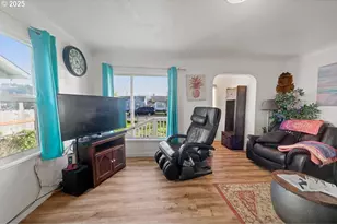1289 Ivy Ave, Reedsport, OR 97467 - Photo 13