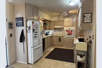 3955 S Stage Rd #6, Medford, OR 97501 - Photo 7
