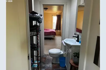 300 21st St, Springfield, OR 97477 - Photo 15