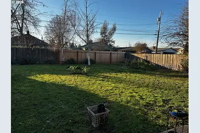 300 21st St, Springfield, OR 97477 - Photo 25