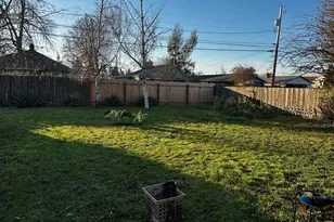 300 21st St, Springfield, OR 97477 - Photo 25