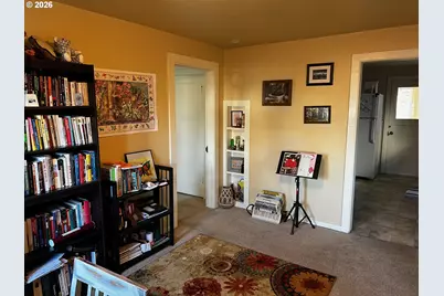 300 21st St, Springfield, OR 97477 - Photo 11