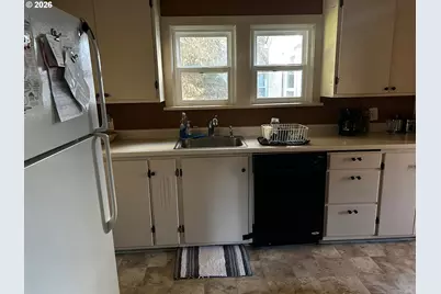 300 21st St, Springfield, OR 97477 - Photo 21