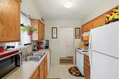 8802 N Chase Ave, Portland, OR 97217 - Photo 5