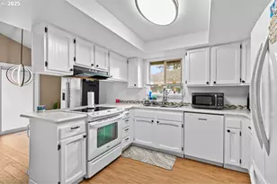 317 Highland Dr, Medford, OR 97504 - Photo 7