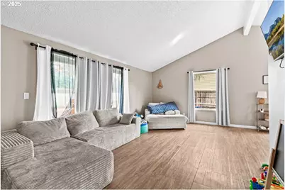 317 Highland Dr, Medford, OR 97504 - Photo 11