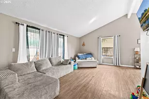 317 Highland Dr, Medford, OR 97504 - Photo 11