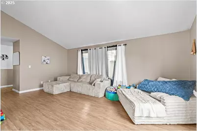 317 Highland Dr, Medford, OR 97504 - Photo 13