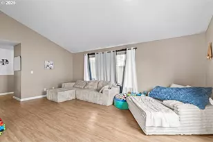 317 Highland Dr, Medford, OR 97504 - Photo 13