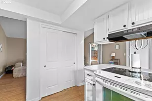 317 Highland Dr, Medford, OR 97504 - Photo 9