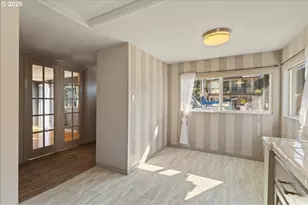 205 N Bridgeton Rd, Portland, OR 97217 - Photo 5