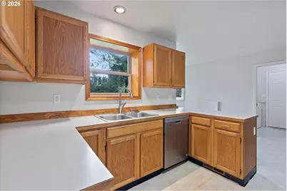 2885 NE 35th St, Lincoln City, OR 97367 - Photo 15