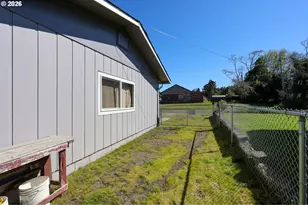 560 Fillmore St, Coos Bay, OR 97420 - Photo 35