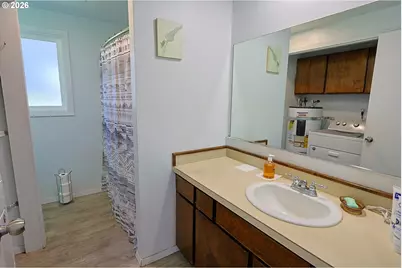 560 Fillmore St, Coos Bay, OR 97420 - Photo 15